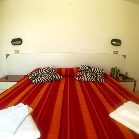 Hotel Mehari Риччоне Екстер'єр фото