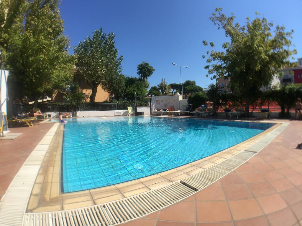Hotel Mehari Риччоне Екстер'єр фото