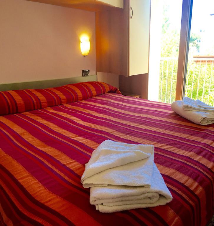 Hotel Mehari Риччоне Номер фото