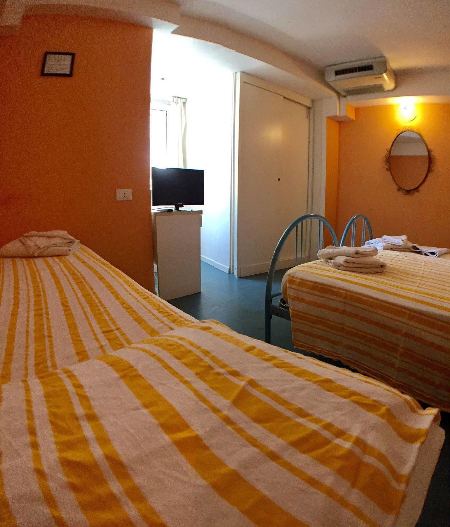 Hotel Mehari Риччоне Екстер'єр фото