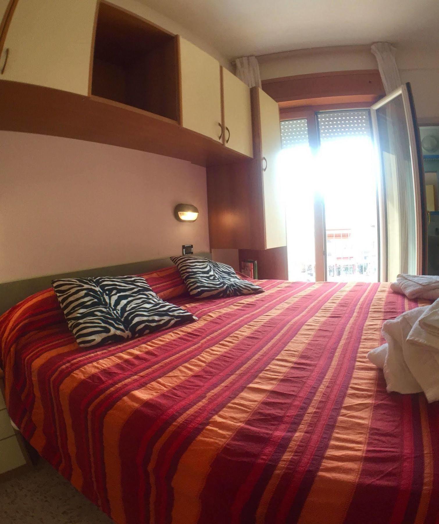 Hotel Mehari Риччоне Екстер'єр фото