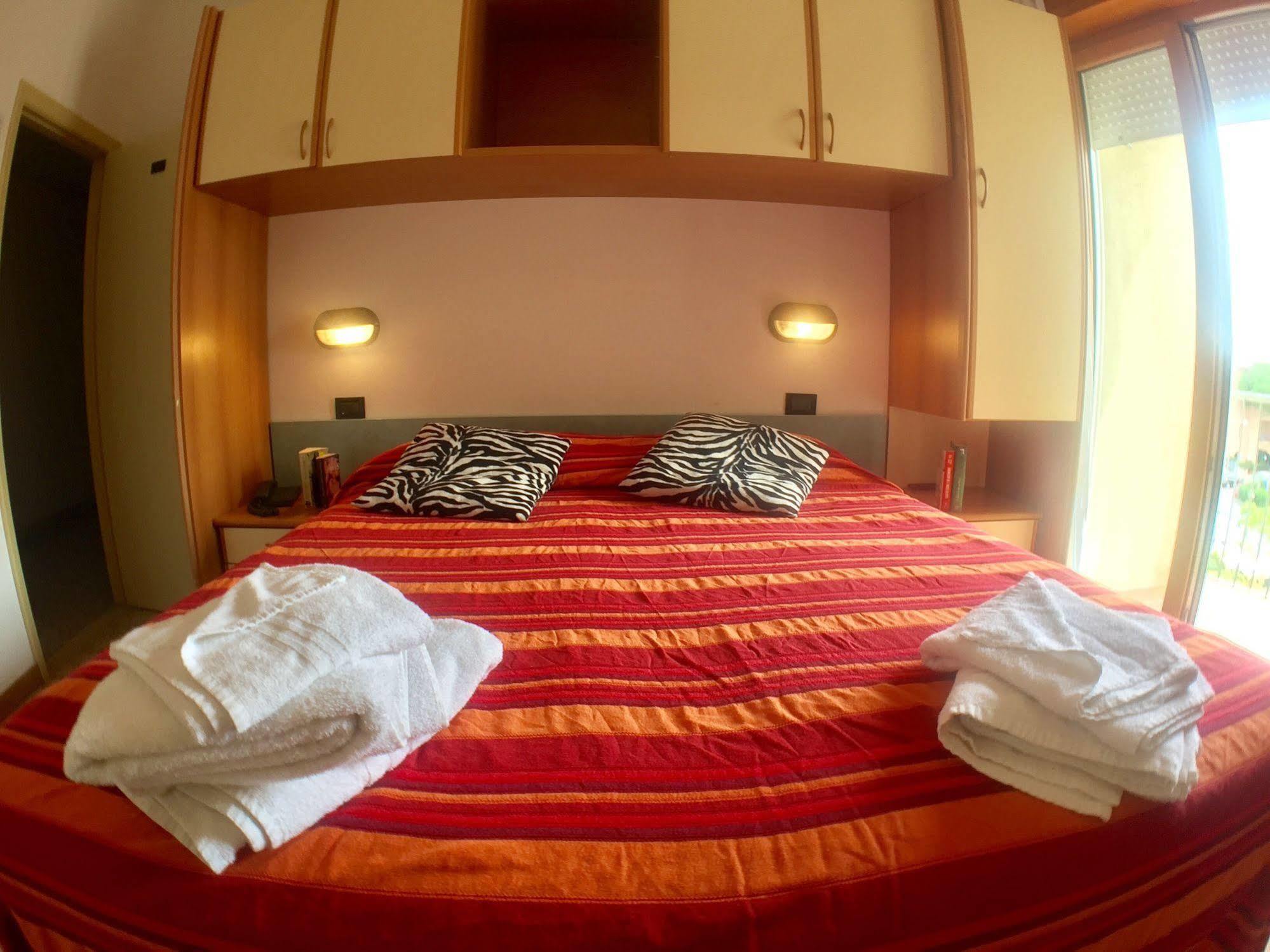Hotel Mehari Риччоне Екстер'єр фото