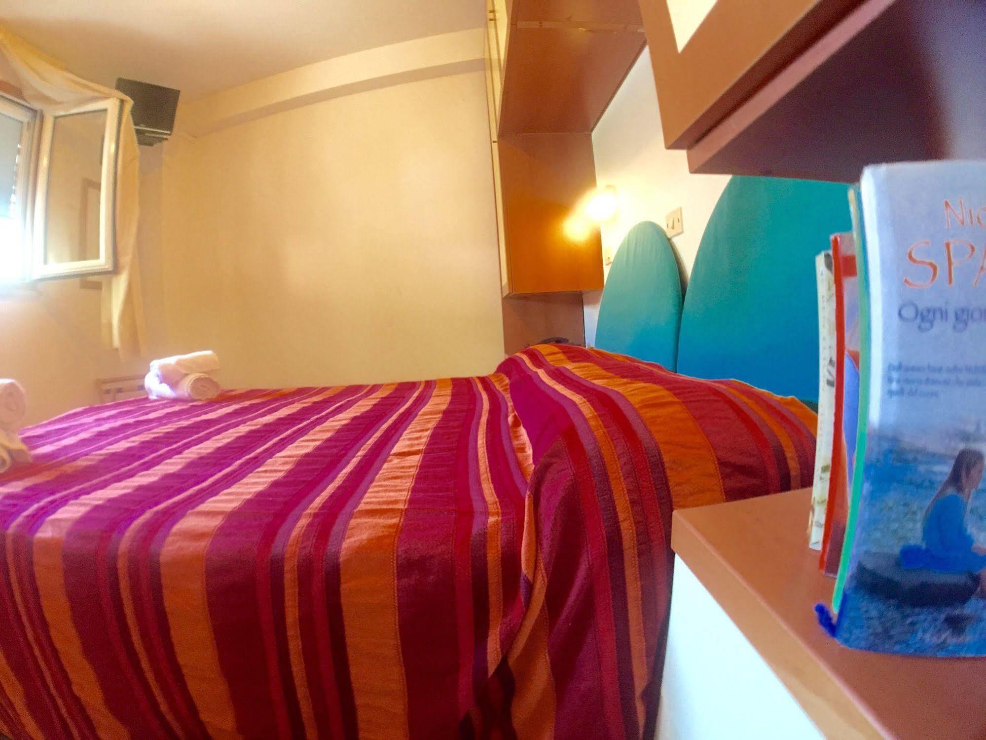 Hotel Mehari Риччоне Екстер'єр фото